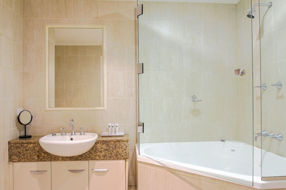 Cairns Aquarius Premium Apartment, 2 Bedrooms, Non Smoking, Kitchen 18