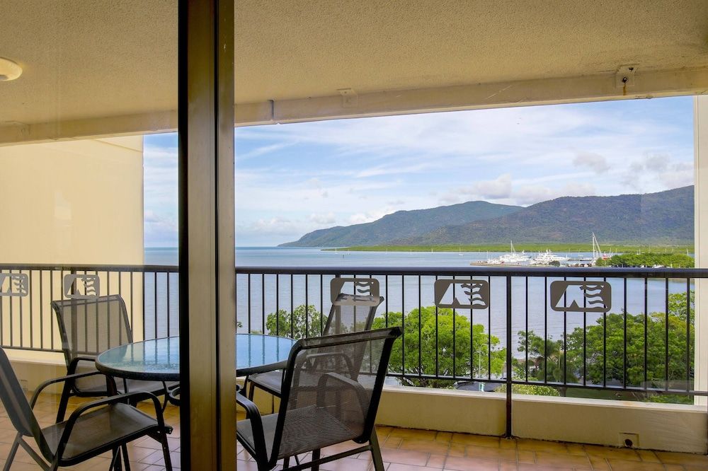 Cairns Aquarius Standard Apartment, 2 Bedrooms, Non Smoking, Kitchen 3