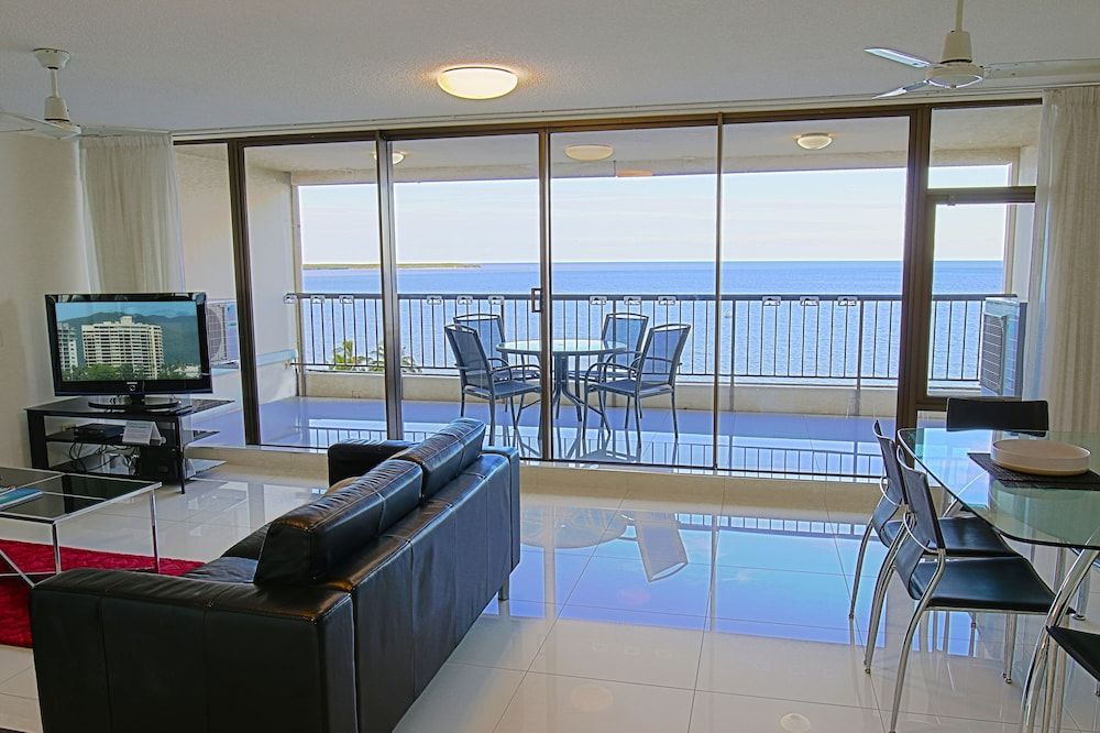 Cairns Aquarius Premium Plus 2 Bedroom Apartment 8