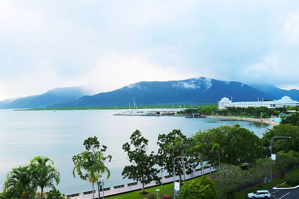 Cairns Aquarius Standard Apartment, 2 Bedrooms, Non Smoking, Kitchen 16