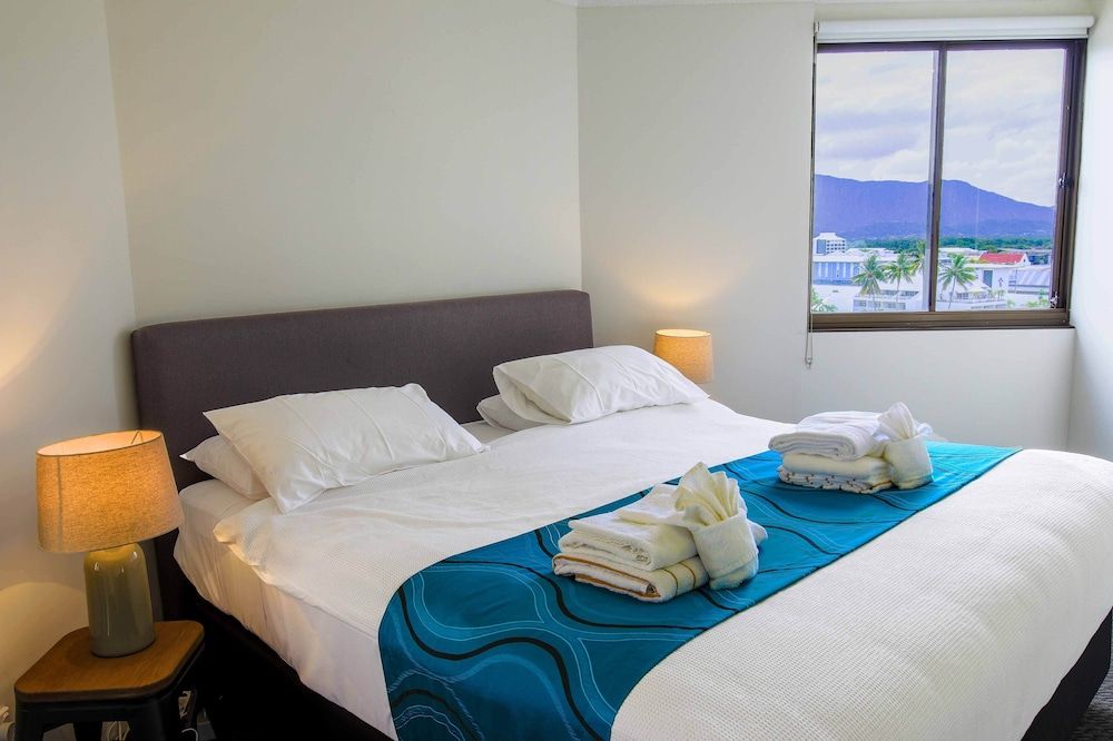 Cairns Aquarius Standard Apartment, 2 Bedrooms, Non Smoking, Kitchen 5