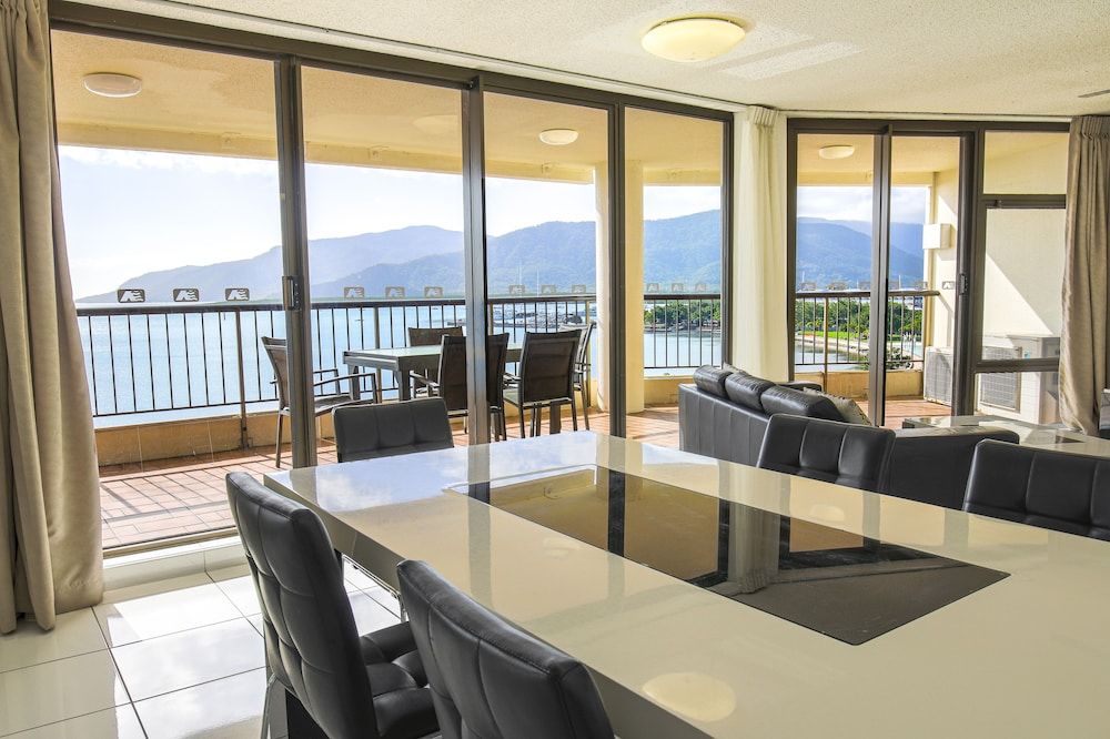 Cairns Aquarius Standard Apartment, 2 Bedrooms, Non Smoking, Kitchen 17