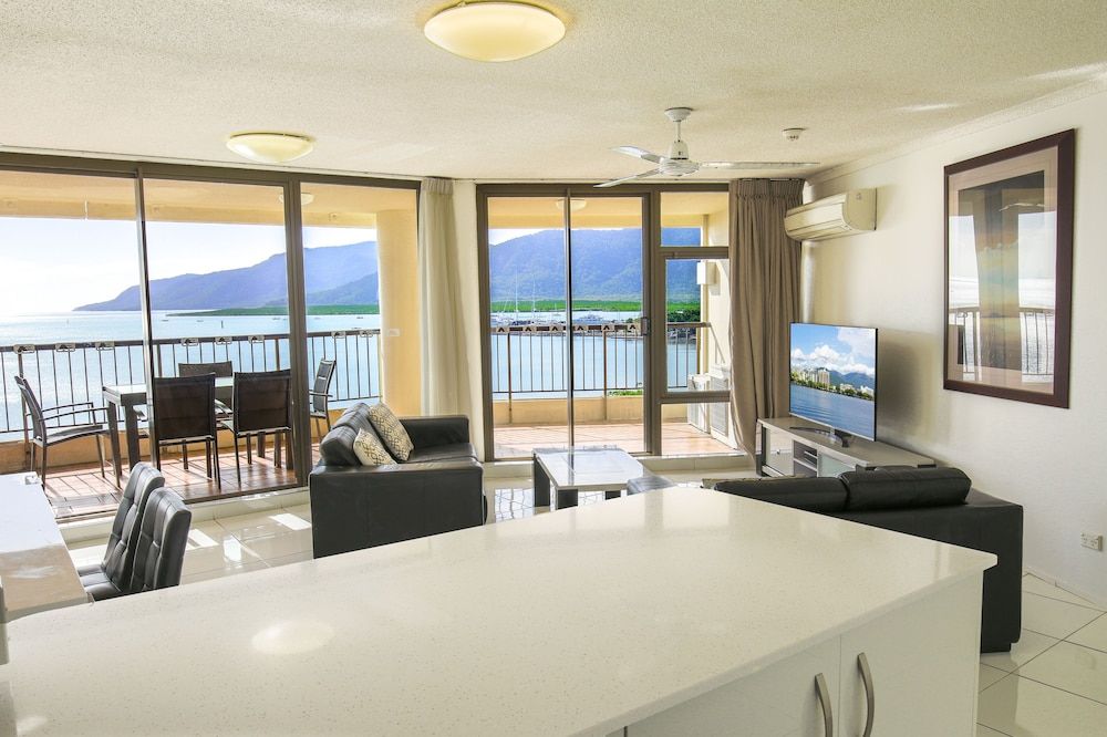 Cairns Aquarius Standard Apartment, 2 Bedrooms, Non Smoking, Kitchen 6