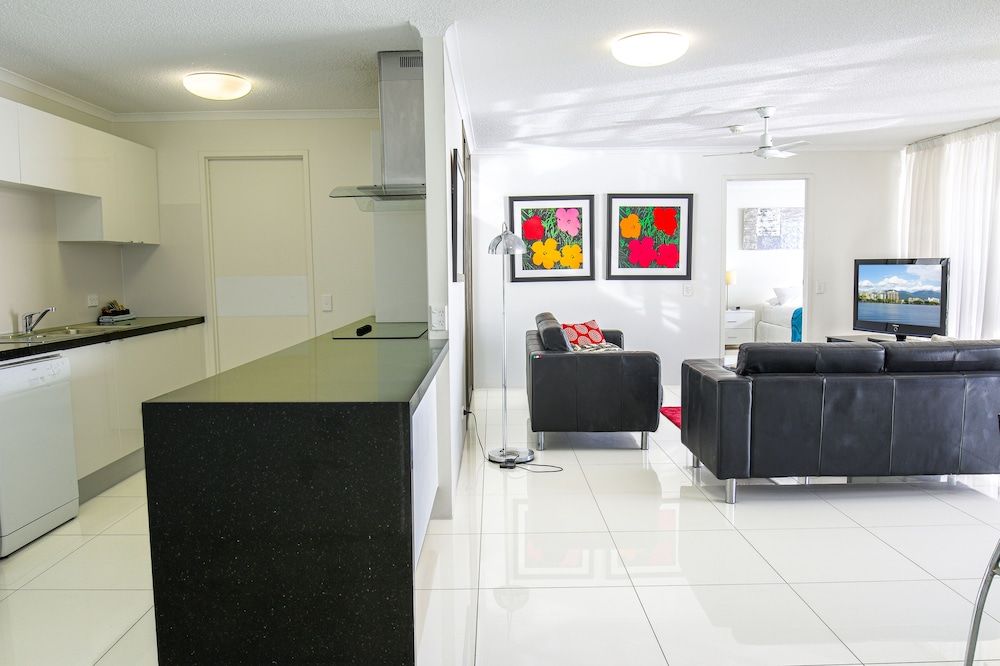 Cairns Aquarius Premium Plus 2 Bedroom Apartment 4