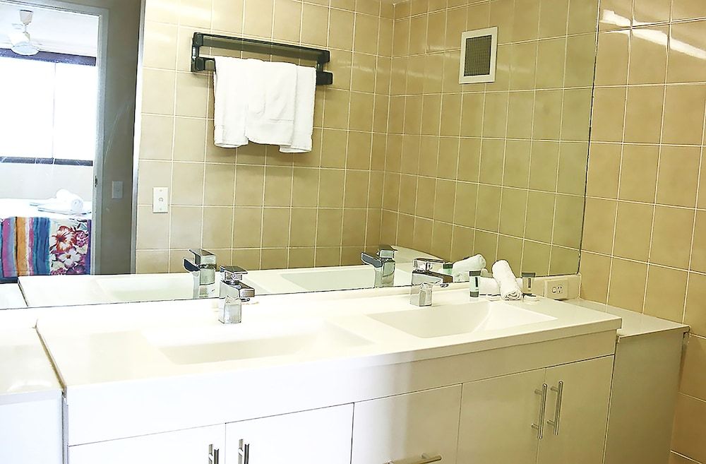 Cairns Aquarius Standard Apartment, 2 Bedrooms, Non Smoking, Kitchen 13