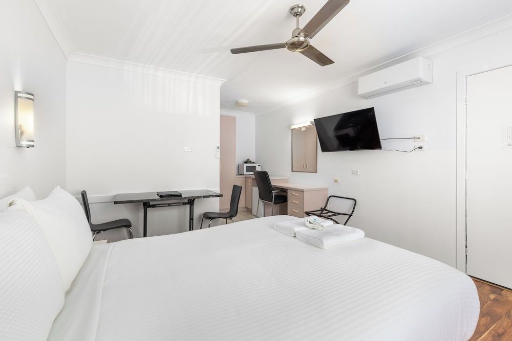 Standard Queen Room