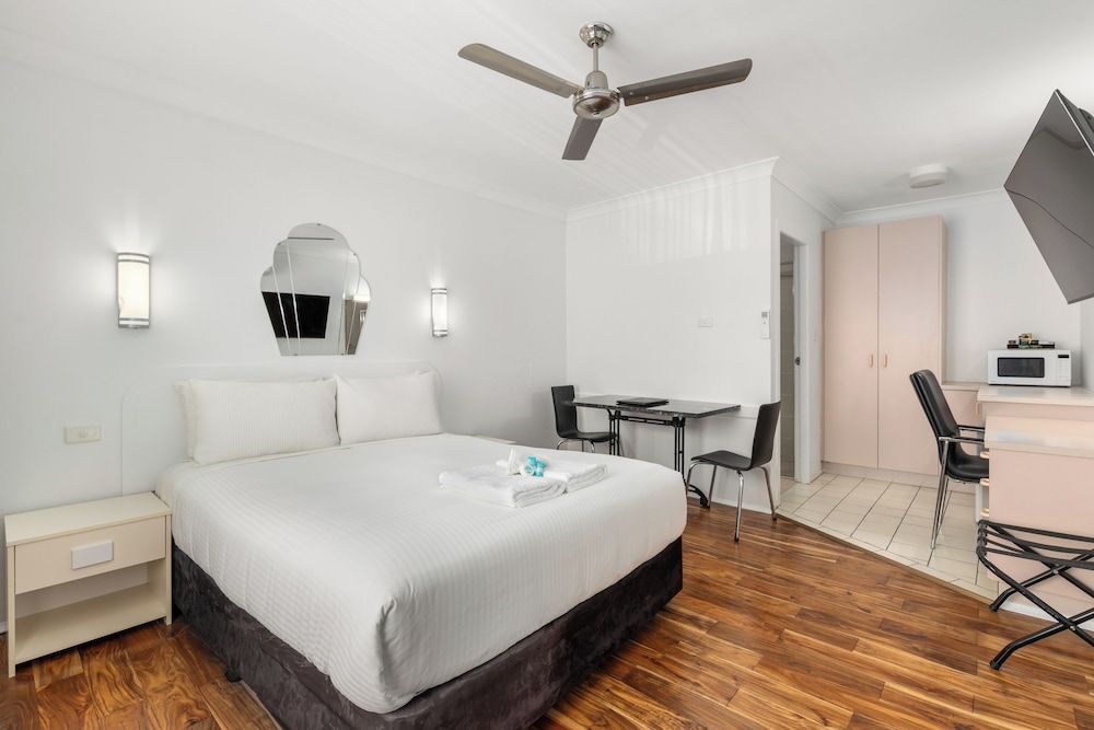 Standard Queen Room