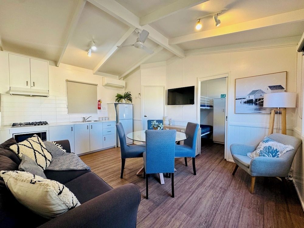 Kanasta Caravan Park Two Bedroom Luxury Cabin 7