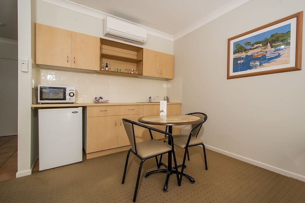 Shamrock Gardens Motel Standard Studio, Non Smoking, Kitchenette (Garden Room) 4