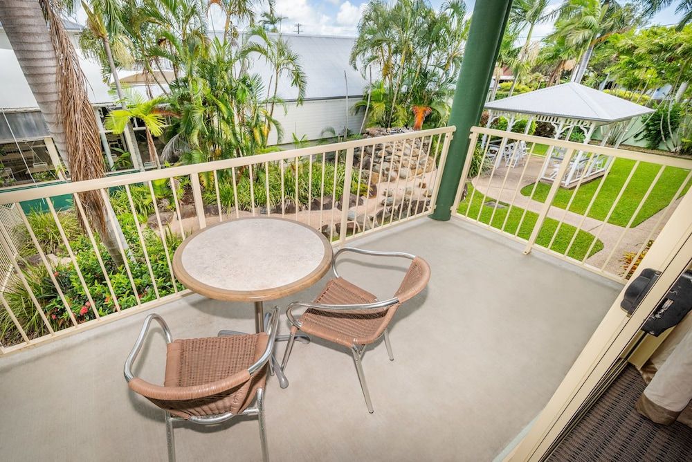 Shamrock Gardens Motel Standard Studio, Non Smoking, Kitchenette (Balcony Room) 3