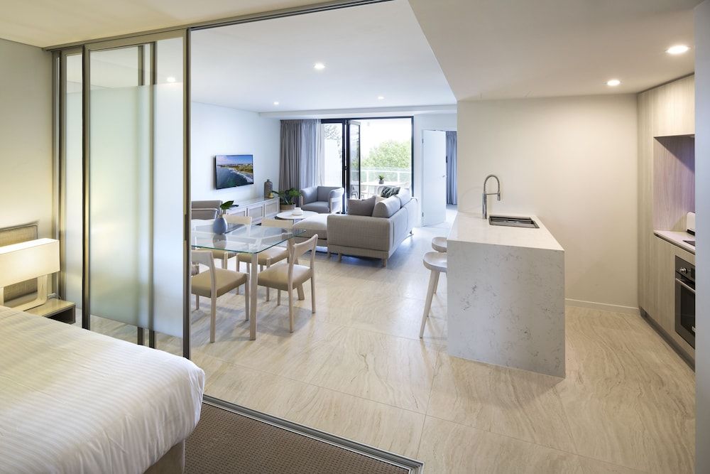 Breeze Mooloolaba Two Bedroom Ocean View with Daily Service 3