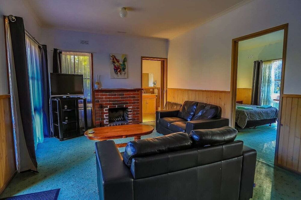 Two Bedroom Luxury Self Contained Spa Lodge