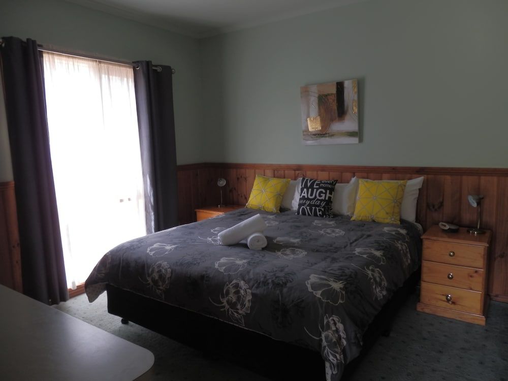 One Bedroom Luxury Self Contained Lodge