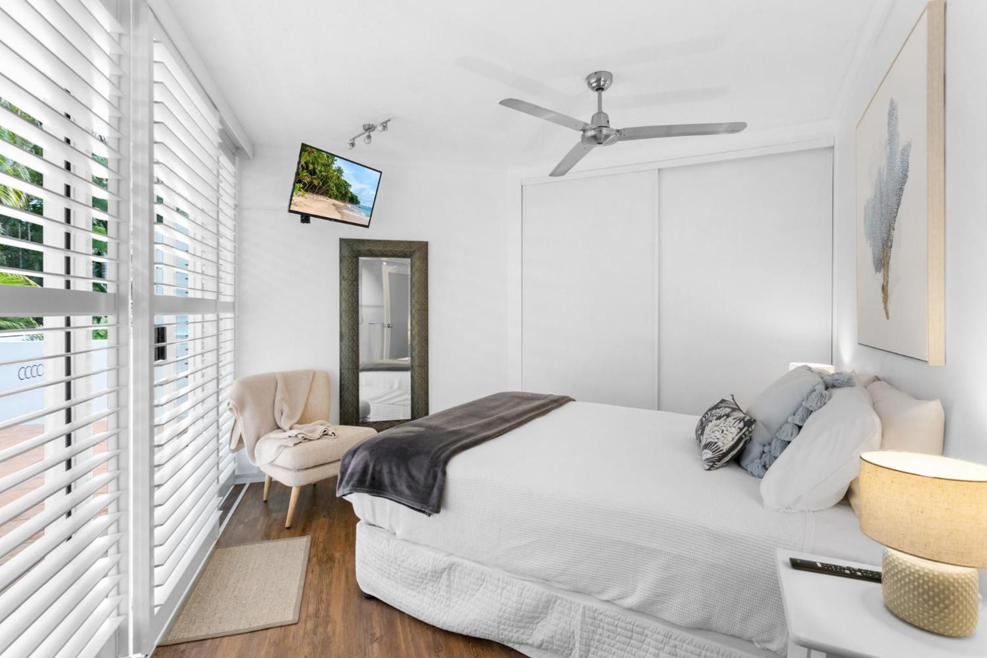 One-Bedroom Rooftop Apartment with BBQ