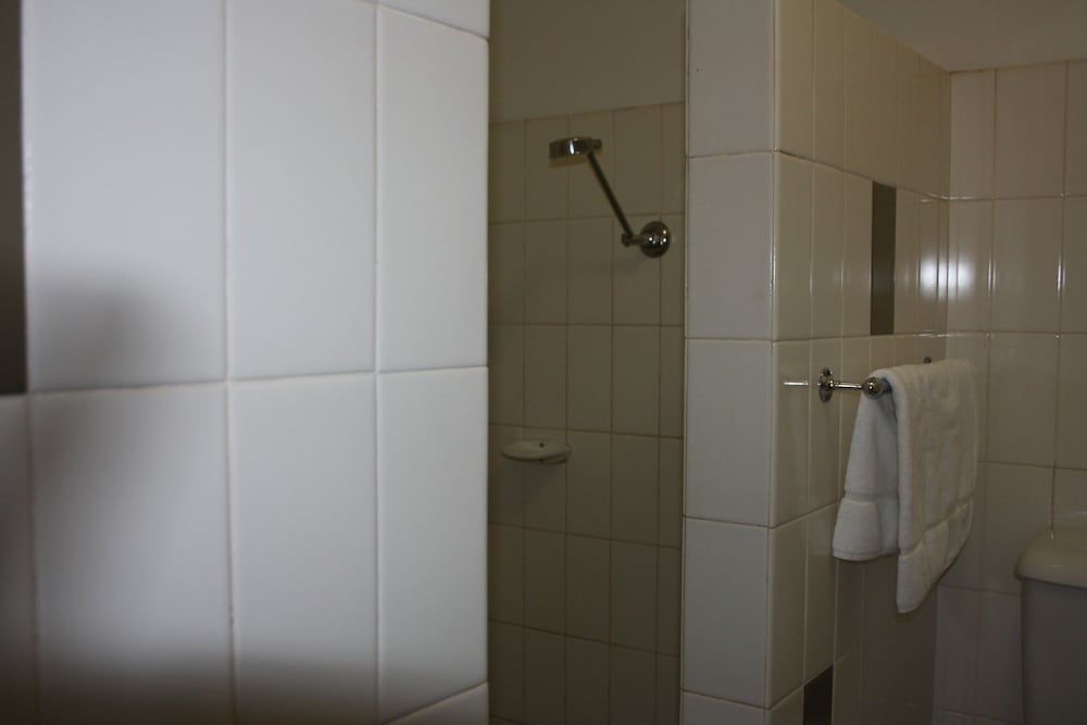 Crossroads Hotel Liverpool King Room