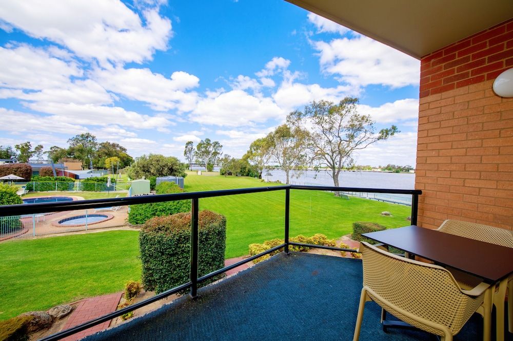 Clubmulwala Resort Deluxe Room 3