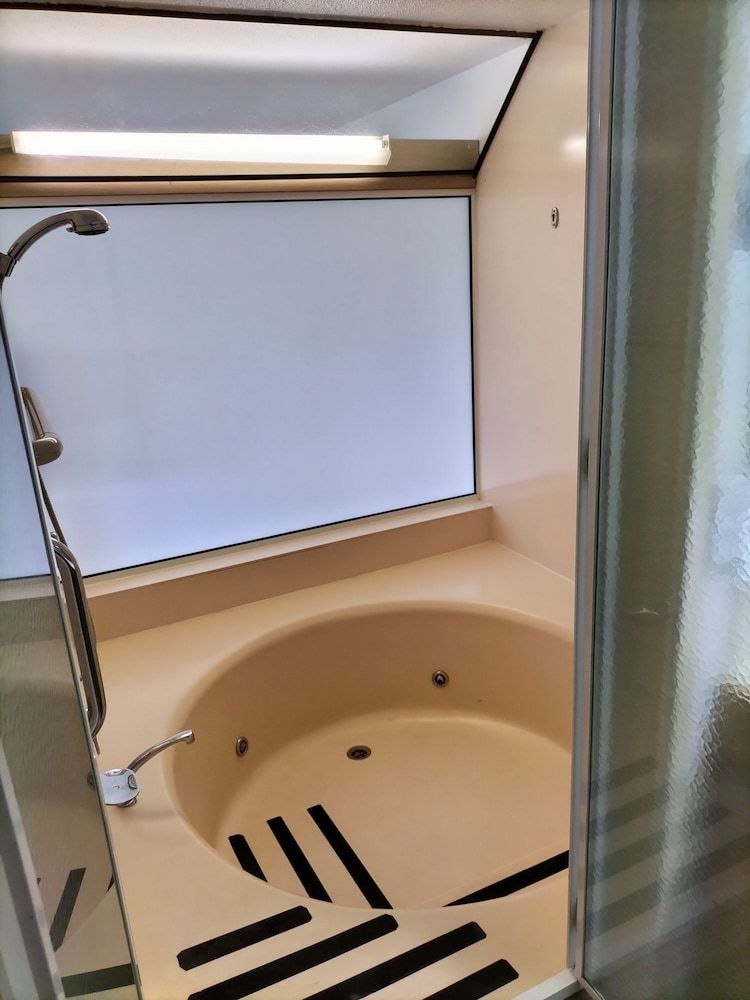 Tiki Hotel Surfers Paradise 1 Bedroom Spa Apartment 5