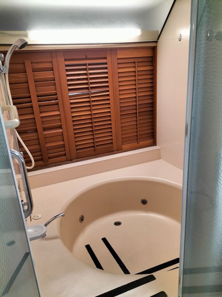 Tiki Hotel Surfers Paradise 1 Bedroom Spa Apartment 4