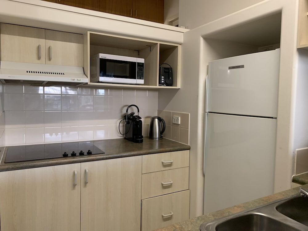 Tiki Hotel Surfers Paradise 1 Bedroom Spa Apartment 7