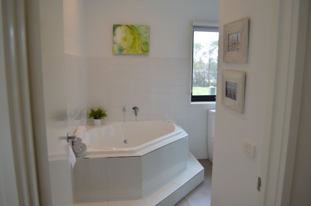 Hilltop Apartments Phillip Island - Adults Only Luxury Cottage, 1 Bedroom 6