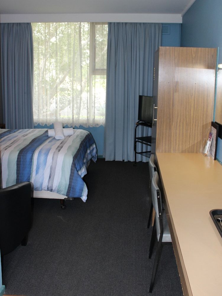 Portland Retro Motel Queen Standard (1 Queen Bed) 4