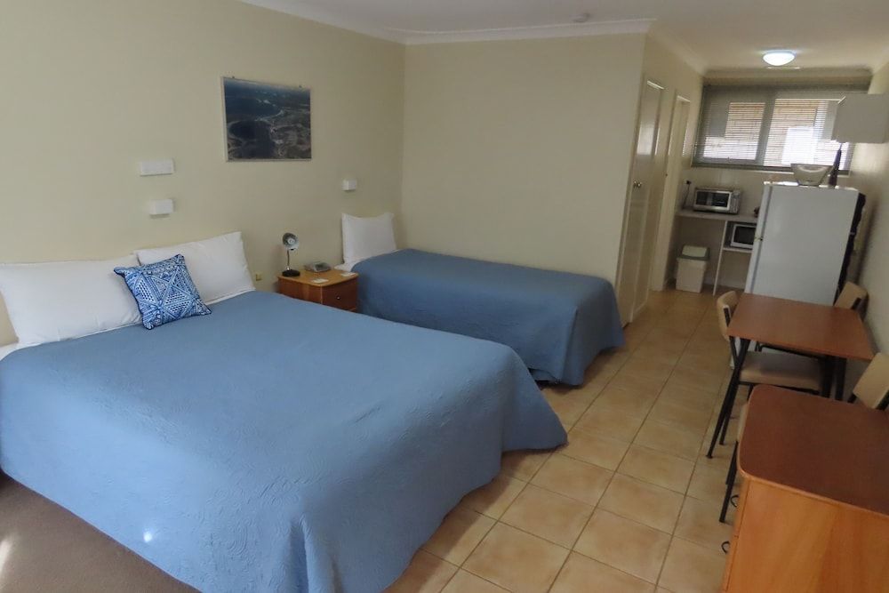 Classic Plus Studio (1 Queen and 1 Single Bed)