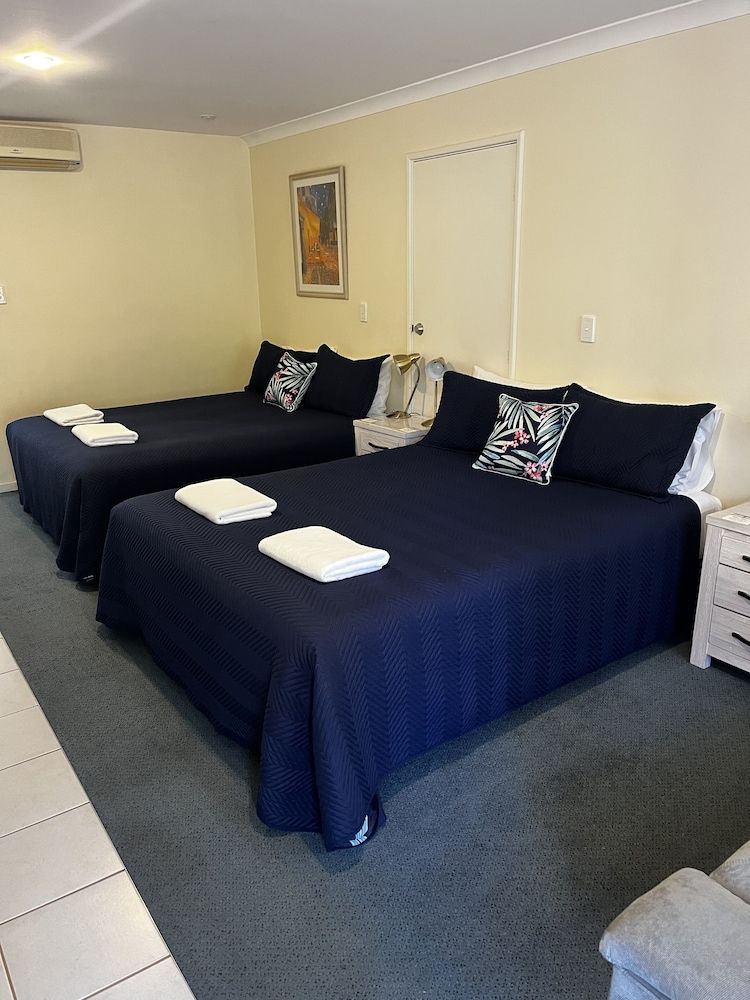 Emu Point Motel & Apartments Deluxe Queen Apartment