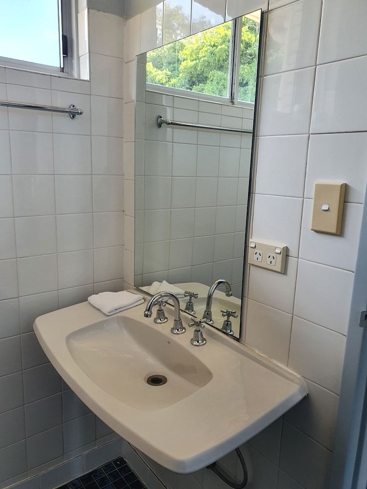 Kooyong Hotel Standard Room (Queen 2 singles) 3