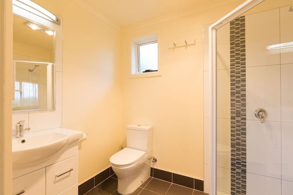 Graham Apartments Economy One Bedroom Apartment 3