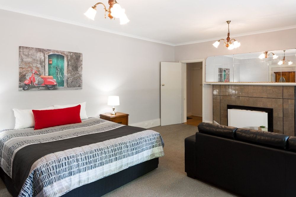 One Bedroom Apartment