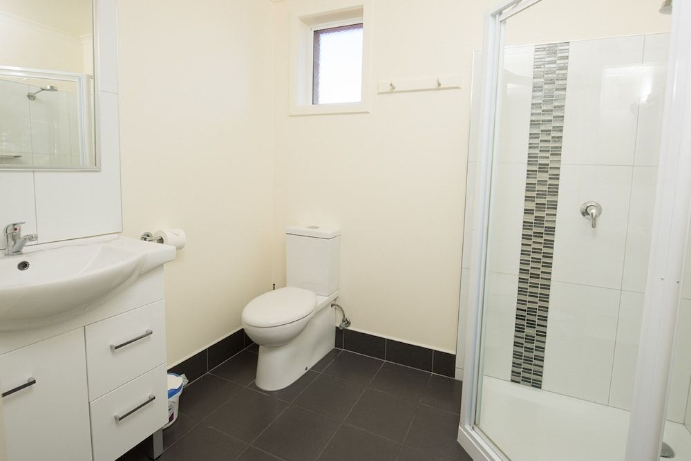 Graham Apartments Two Bedroom Apartment 5