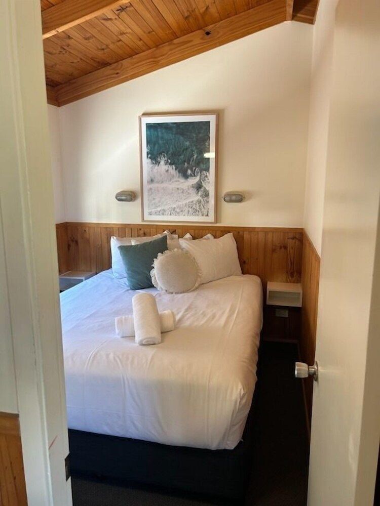 Budget Cabin (2BR-4B)