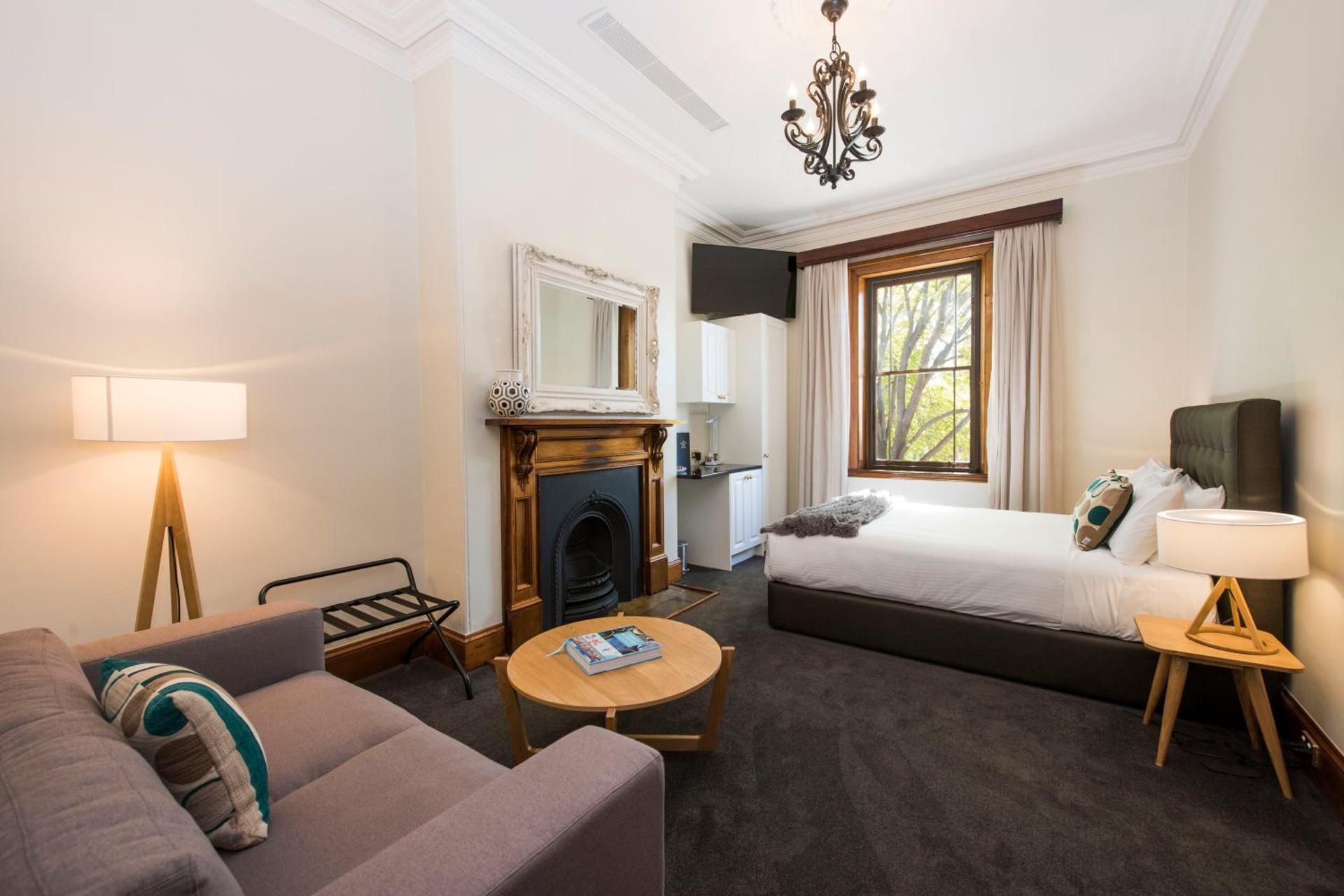 Queen Room - Suite 4