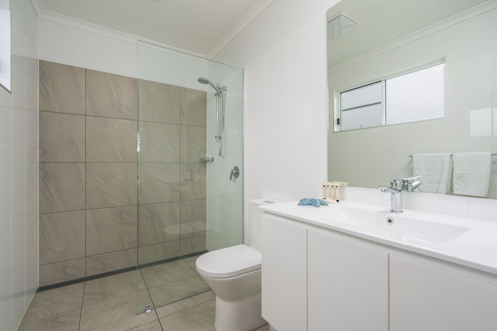 BIG4 Tasman Holiday Parks - Racecourse Beach Premium Beachfront Villa, 3 Bedrooms 5