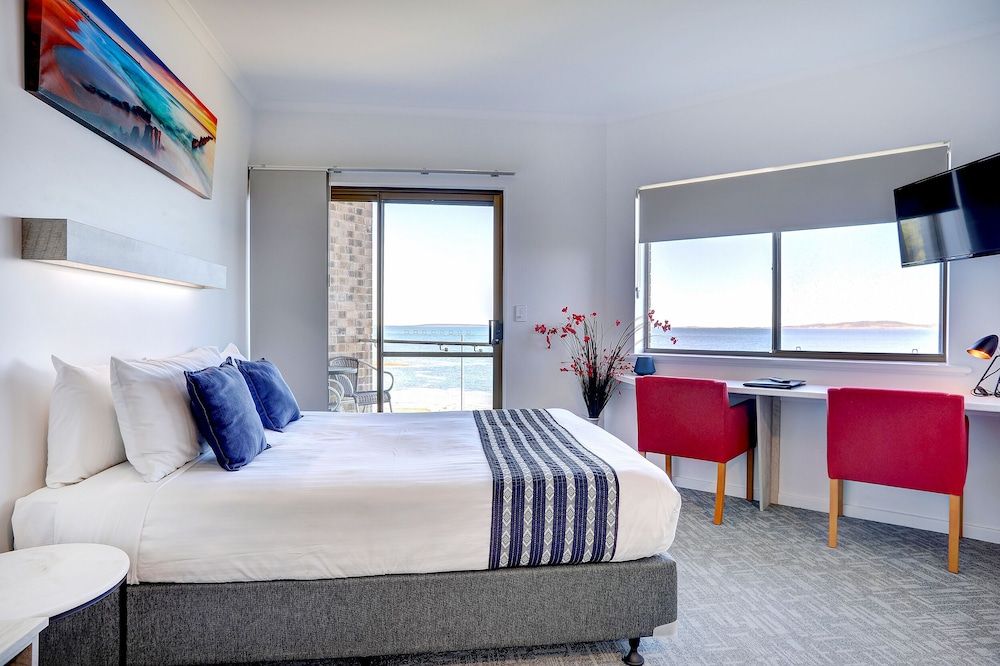 Standard Room, 1 King Bed, Sea View