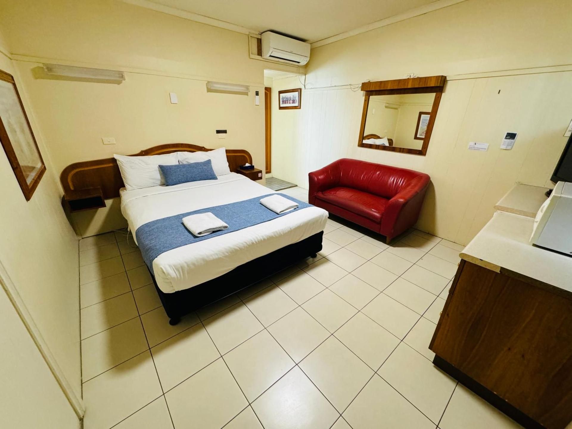 Standard Queen Room - Pet Friendly