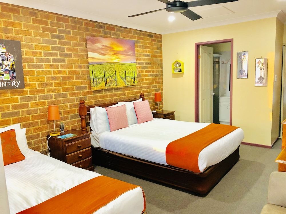 Aussie Rest Motel Twin Room 21