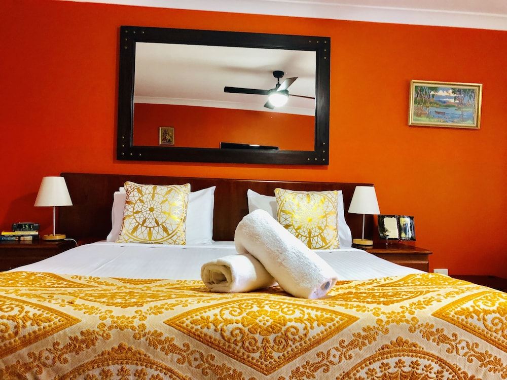 Aussie Rest Motel Deluxe Room, 1 King Bed 9