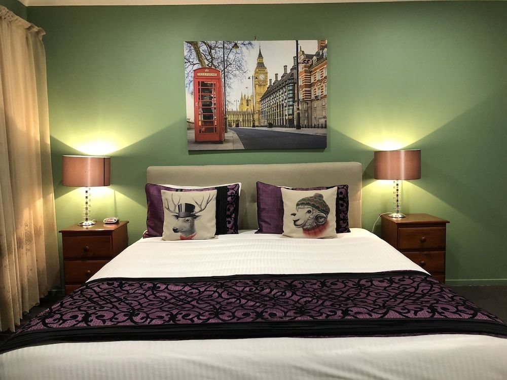 Aussie Rest Motel Deluxe Room, 1 King Bed 2