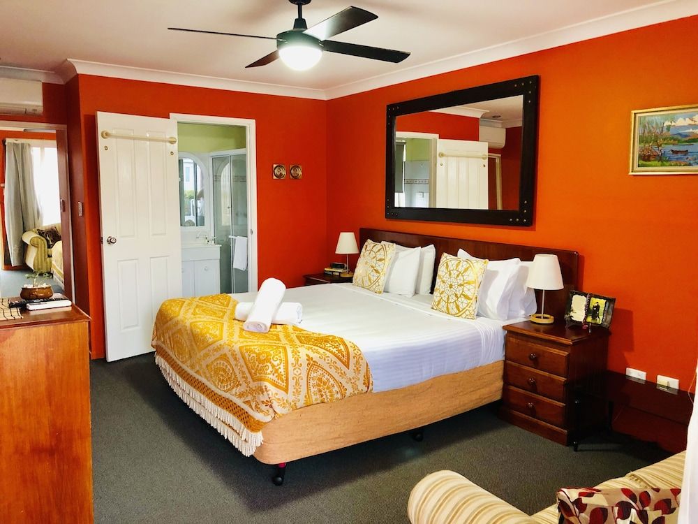 Aussie Rest Motel Deluxe Room, 1 King Bed 6