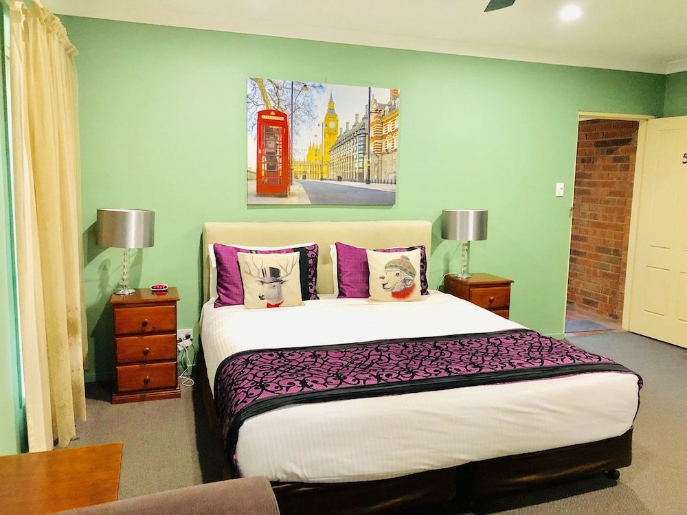 Aussie Rest Motel Deluxe Room, 1 King Bed 7