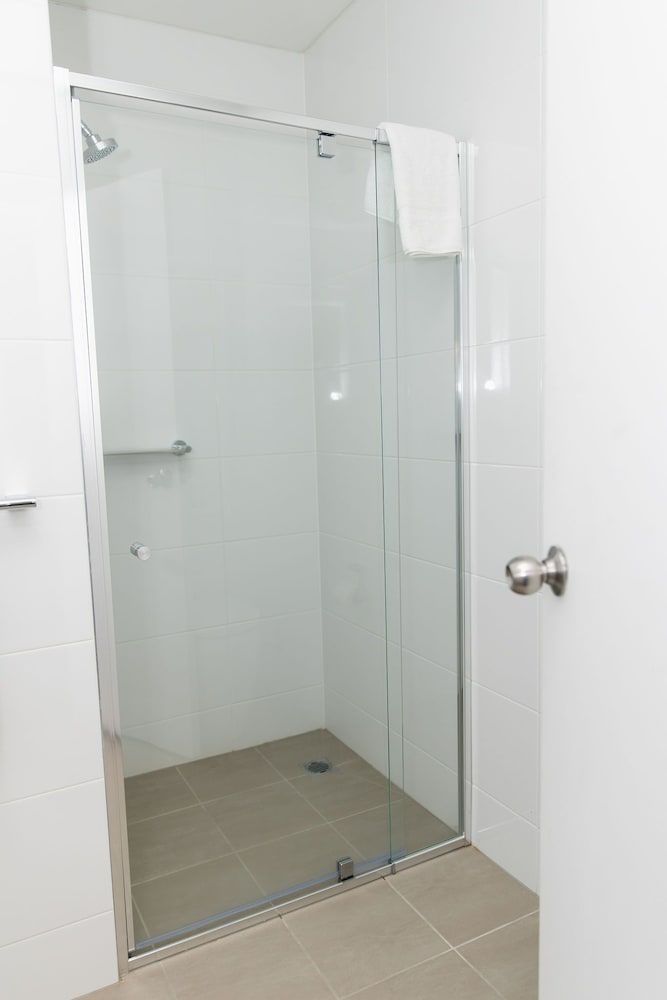 Lakeview Hotel Motel One Queen & One Single Bed 4