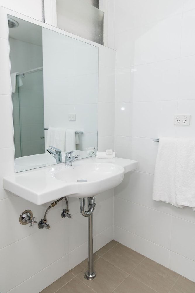 Lakeview Hotel Motel One Queen, One Single, and One Trundle 3