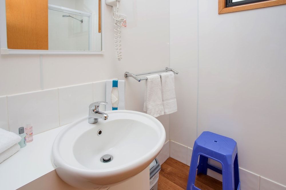 Big4 Shepparton Park Lane Family Cabin (Sleeps 6) 4