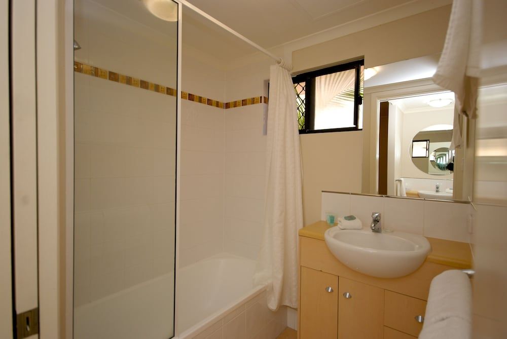 City Plaza Apartments Standard Apartment, 2 Bedrooms 7