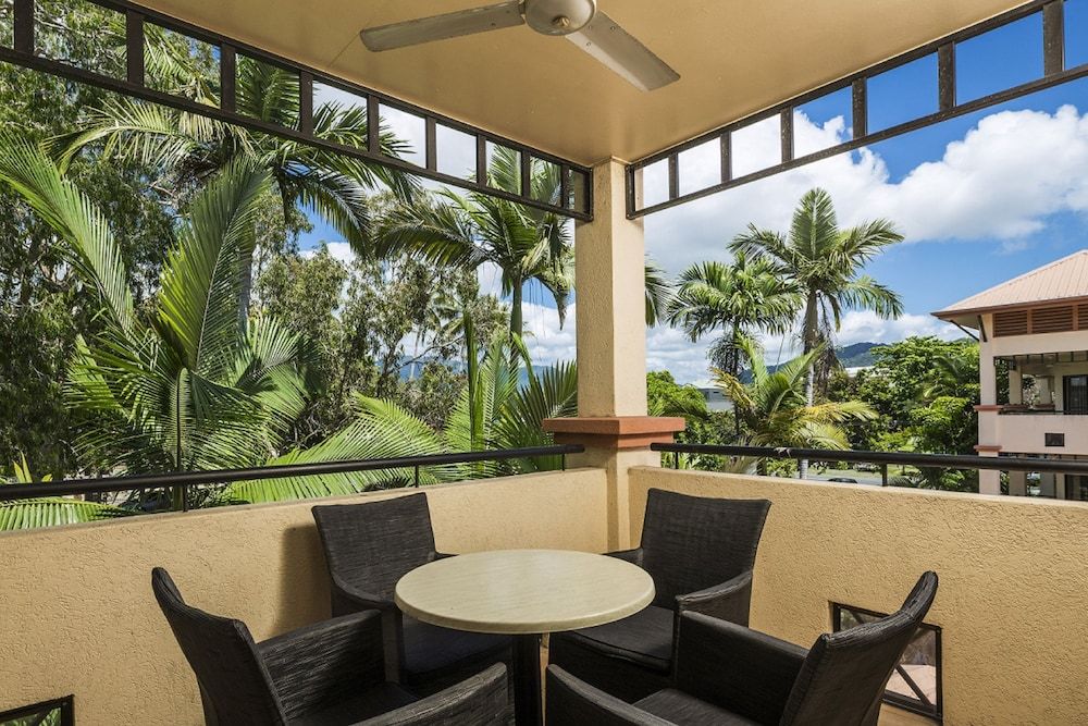 City Plaza Apartments Standard Apartment, 2 Bedrooms 4