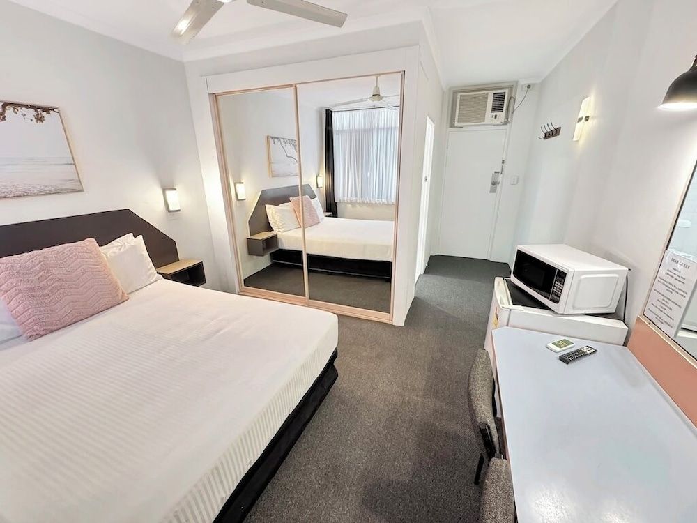 Golden Sands Motor Inn Forster Standard Room, 1 Queen Bed, Non Smoking (Queen standard) 3