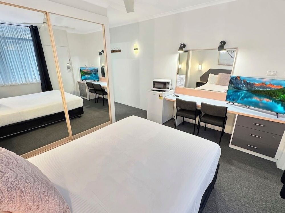 Golden Sands Motor Inn Forster Standard Room, 1 Queen Bed, Non Smoking (Queen standard) 2