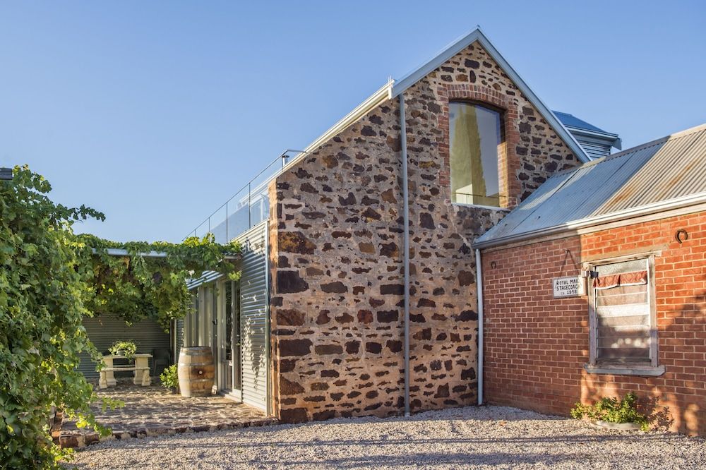 Barossa Shiraz Estate Barn Cottage 5