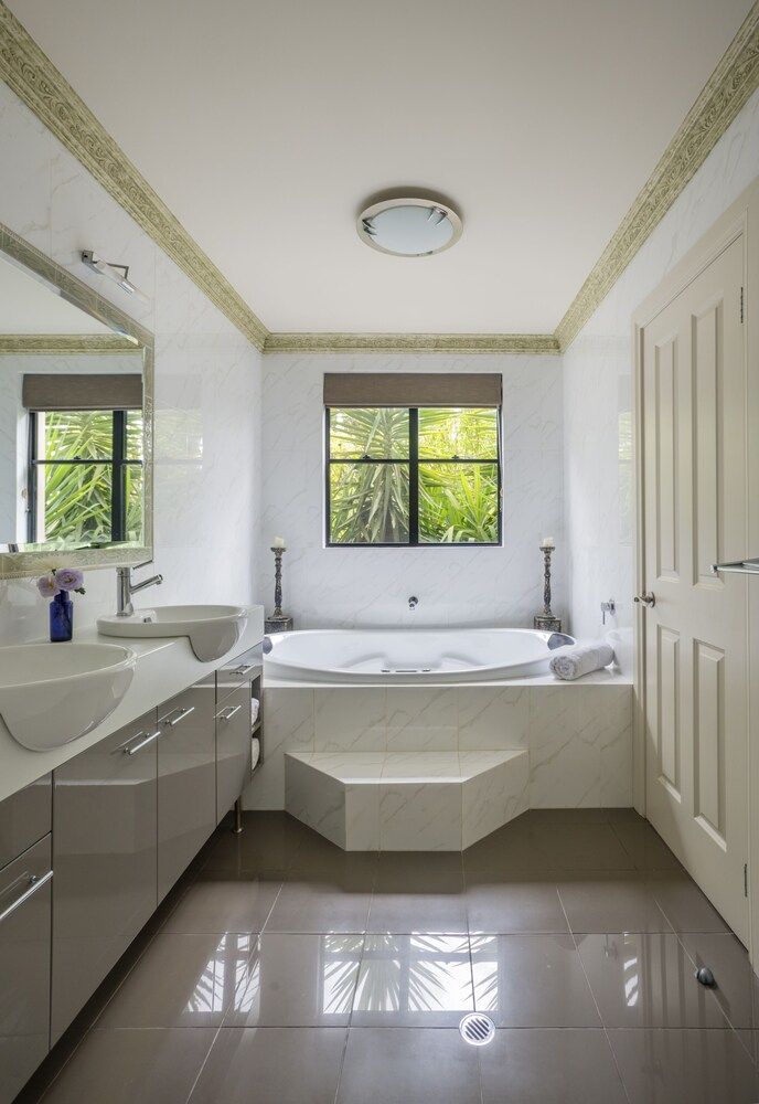 Barossa Shiraz Estate Vines Cottage 7